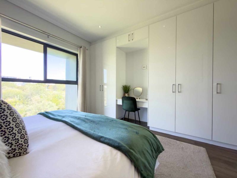 104 on Creek – Stylish 2-Bedroom Apartment in Steyn City - Photo 8