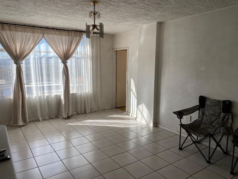 "Spacious 3-Bed Apartment in Silverton - Prime Location!" - Photo 5