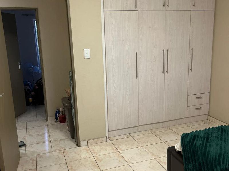 Beautiful and spacious Two bedroom town for sale in Otjomuise 4 - Photo 5