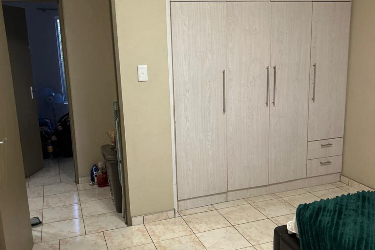 Beautiful and spacious Two bedroom town for sale in Otjomuise 4 - Photo 5