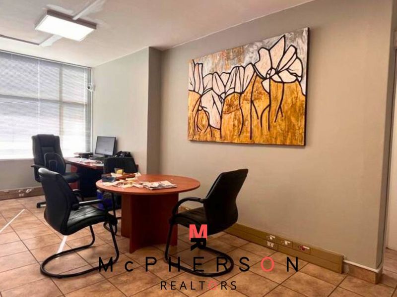 Office Block For Sale - Photo 2