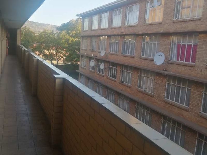 2 bedroom flat in Pretoria west - Photo 10