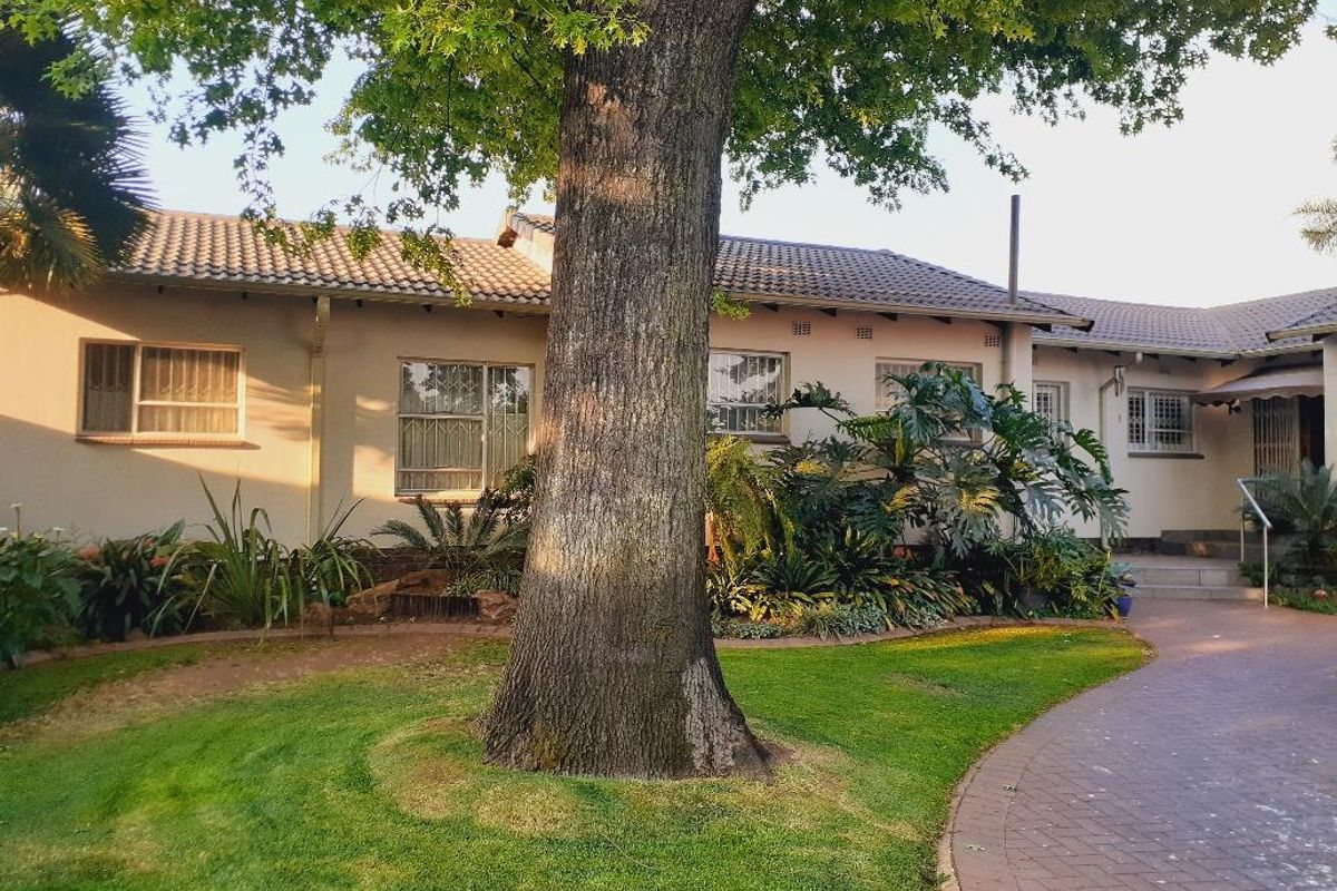 WELL KEPT PROPERTY IN THE HEART OF SUNWARDPARK!!! - Photo 5