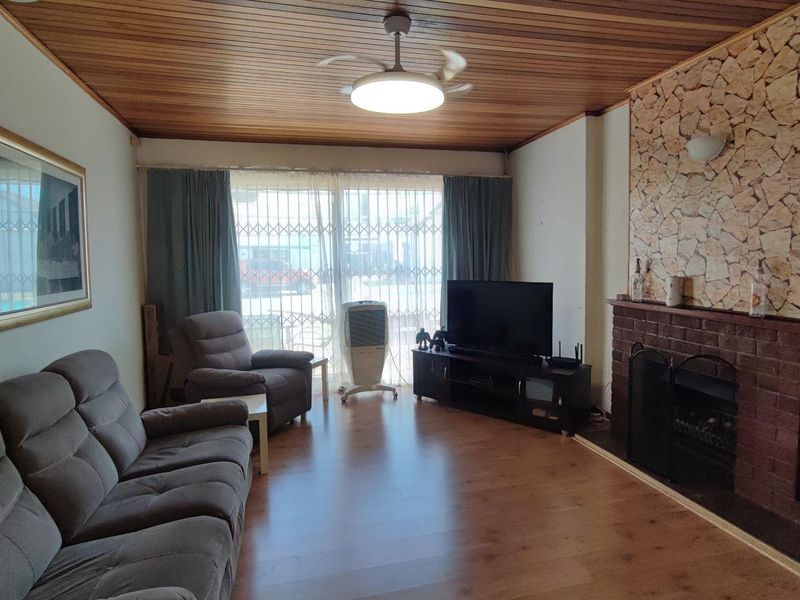 Best location in Brackenhurst! - Photo 3