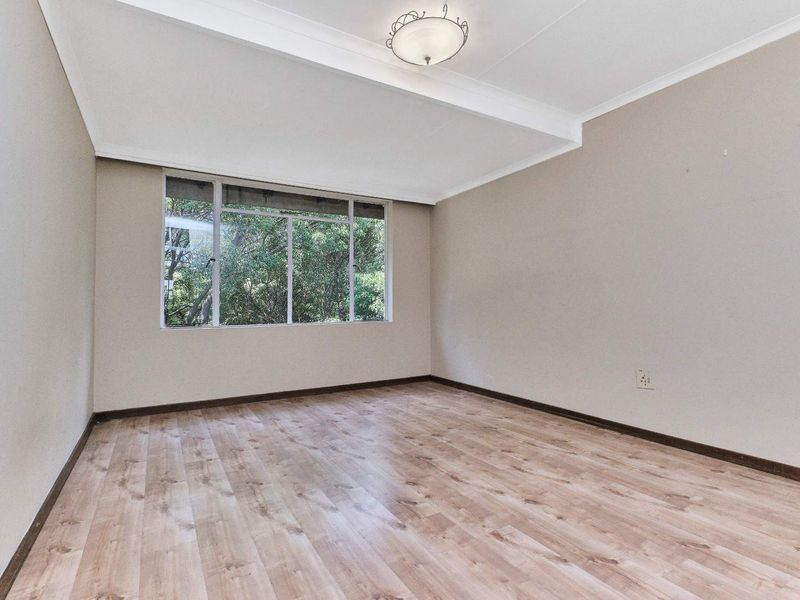 Charming Tudor-Styled 2 Bedroom Apartment in the Heart of Sandown - Photo 9