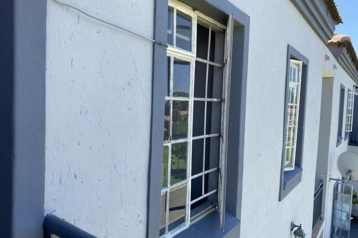 Spacious 1 Bedroom Apartment In A Secure Estate- Brakpan North - Photo 2