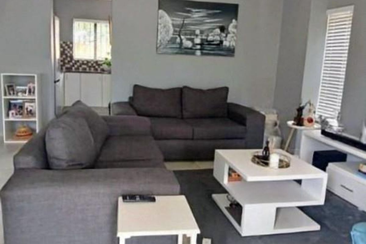 Stylish and Spacious 3-Bedroom Townhouse to Rent - Photo 4