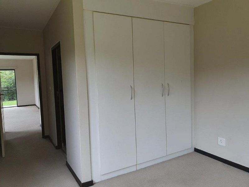 2 Bedroom 2 Bathroom Ground floor apartment for rent in beautiful Golf Estate R9000 available 1 August - Photo 5
