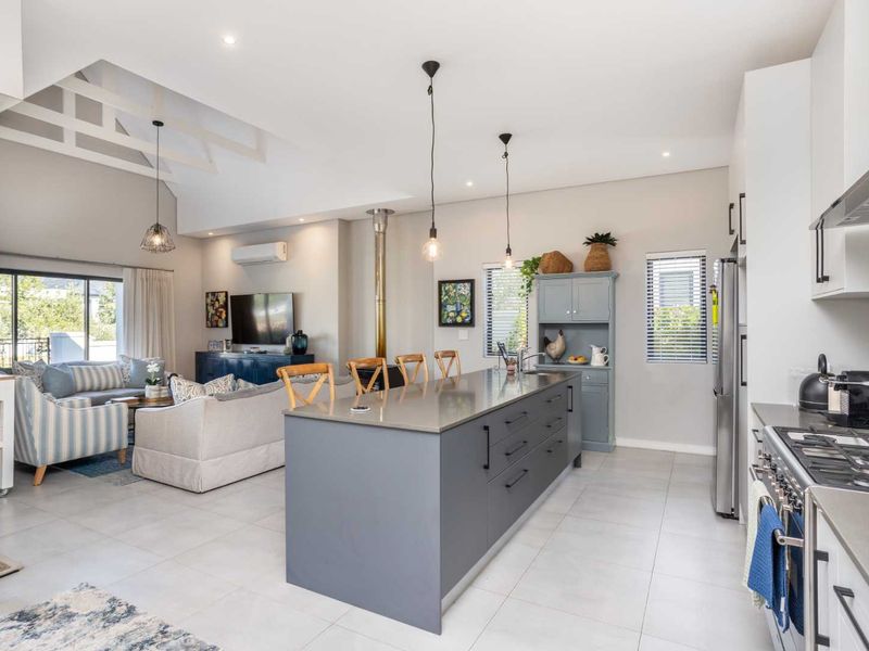 Magnificent Four-Bedroom Home to Rent on Val de Vie Estate, Offered Fully Furnished - Photo 5