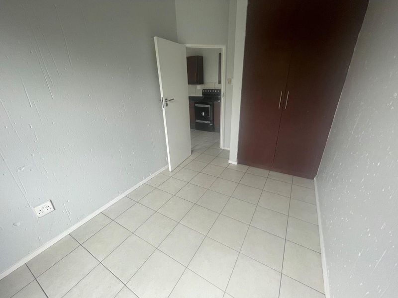 2 Bedroom 3rd Floor Apartment to Rent in Kempton Park - Photo 4
