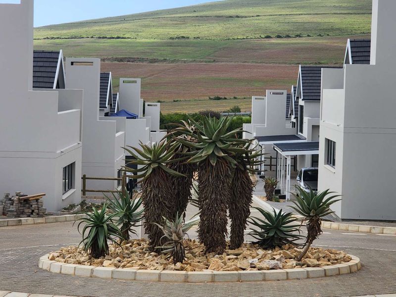 Charming Ground Floor Unit in Hartland Lifestyle Estate - Photo 2