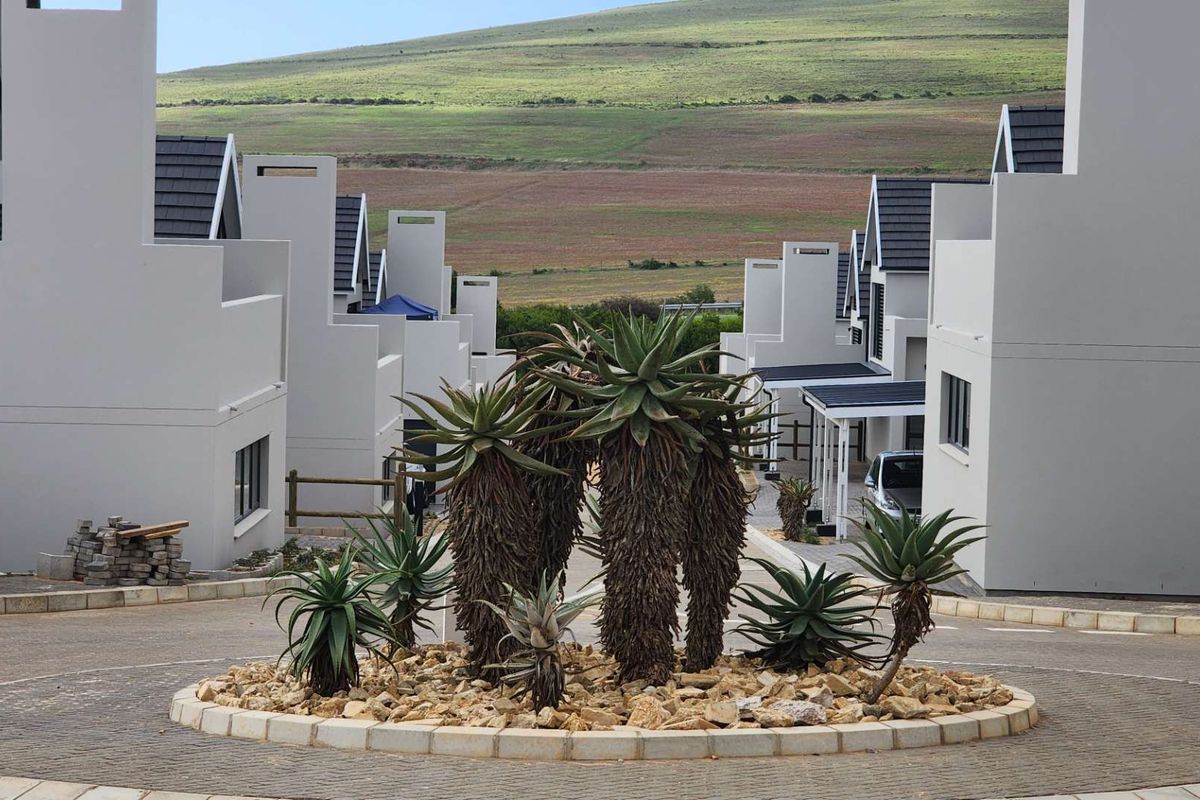 Charming Ground Floor Unit in Hartland Lifestyle Estate - Photo 2