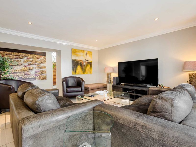 4 BEDROOM HOUSE FOR SALE IN FOURWAYS GARDENS - Photo 8