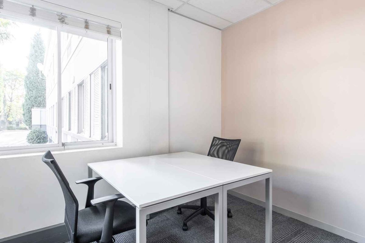 Fully serviced private office space for you and your team in Regus Illovo, Fricker Road - Photo 2