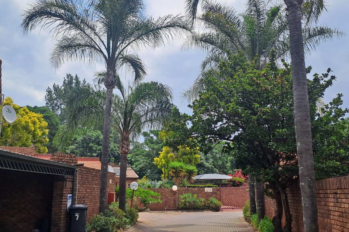 Full title house in a Complex for Sale in Die Hoewes! - Photo 2