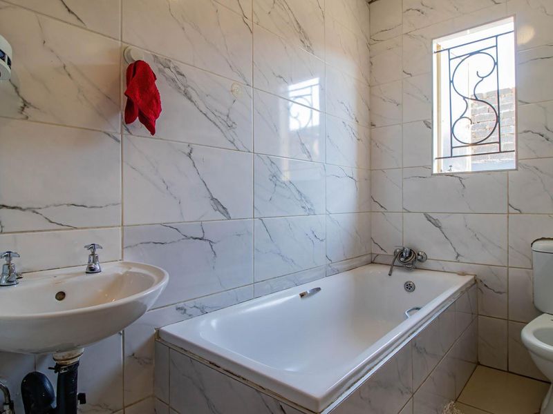 4 Bedroom Family House in Rosslyn Gardens - Photo 7