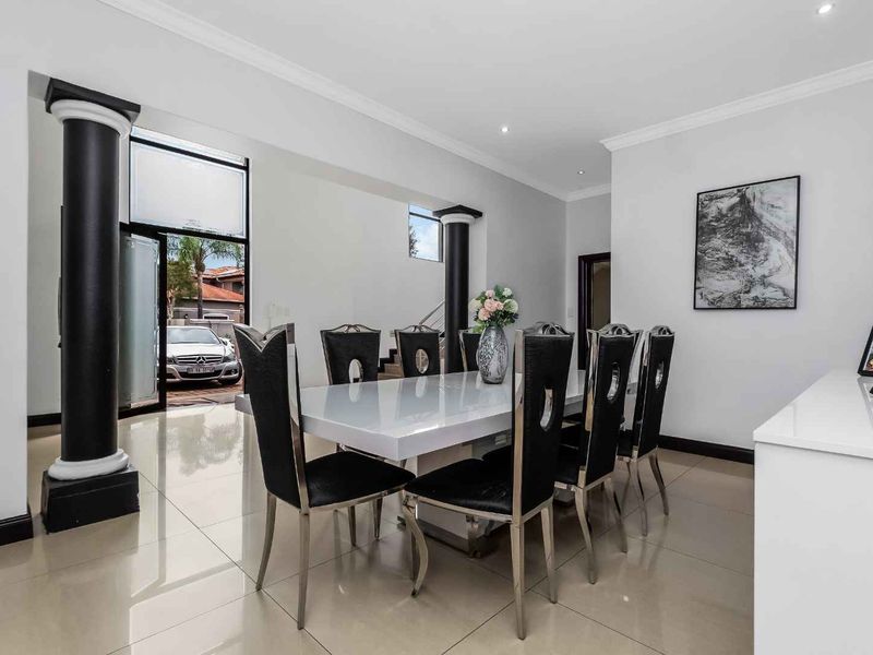 Immaculate 4 Bedroom House for Sale in Fernbrook Estate - Photo 7