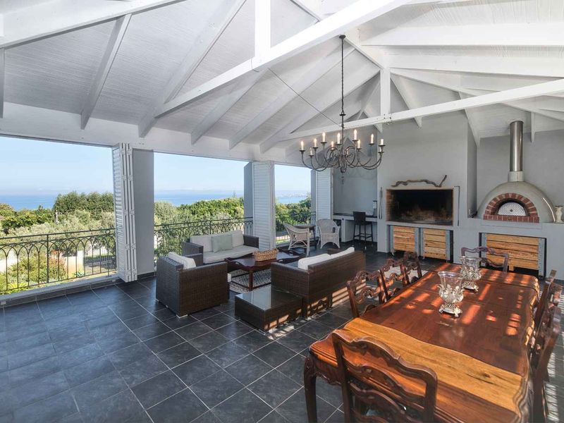 LARGE RESIDENTIAL HOME IN HERMANUS - Photo 10