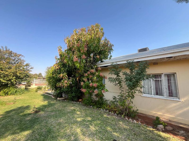 Sturdy 3-Bedroom Family Home in Die Rand - Photo 10