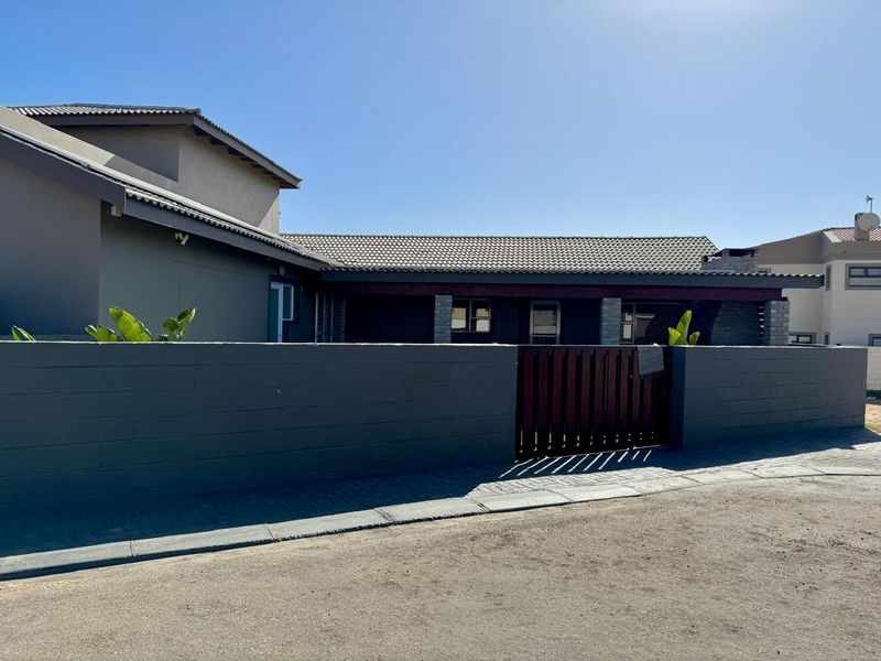 A quiet family home in mile 4 - Photo 10
