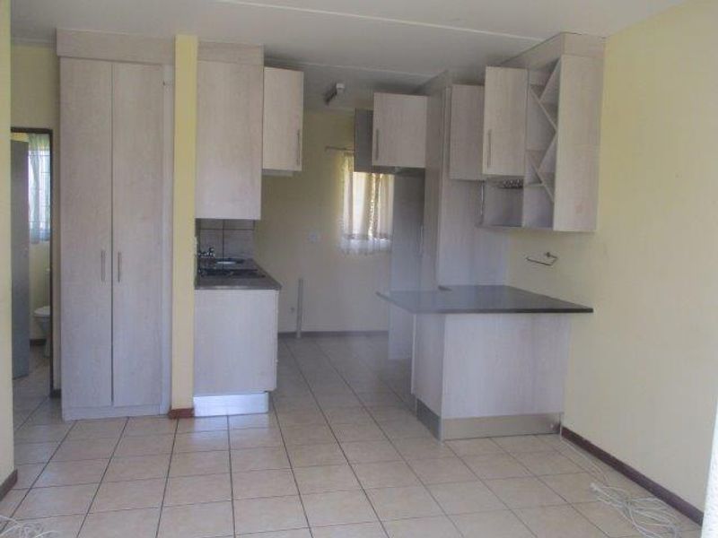 2 BEDROOM FLAT TO RENT IN THE ORCHARDS - Photo 6