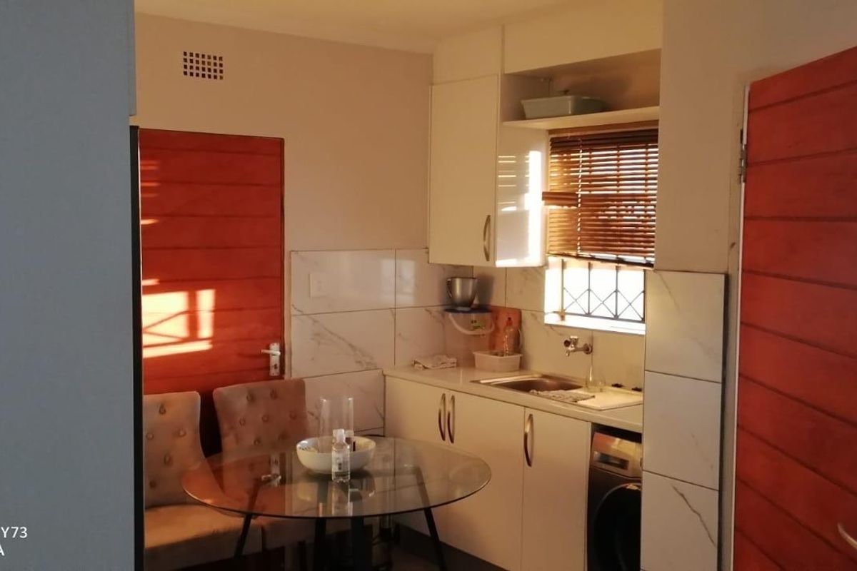 Riverside View R 1 250 000 For extended Families with 2 additional cottages. - Photo 2
