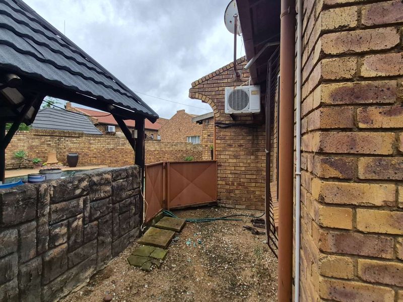 Ferreira Close: Where comfort meets charm, and your future begins - Photo 10