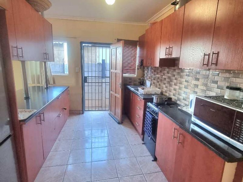 HOUSE FOR SALE IN GREENWELL, KATUTURA - Photo 3