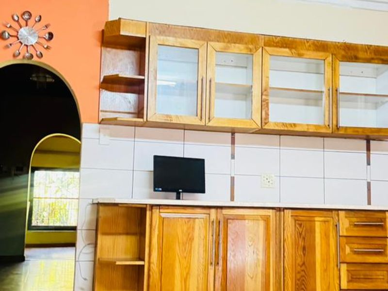 Freestanding House To Let - Photo 3