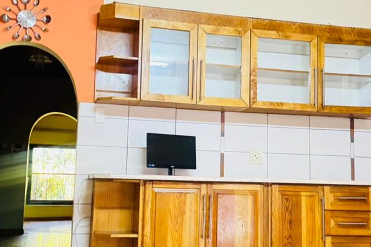 Freestanding House To Let - Photo 3