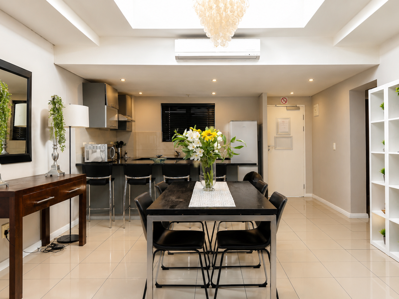 Exceptional Top Floor Apartment with Iconic Mountain & City Views - Photo 3