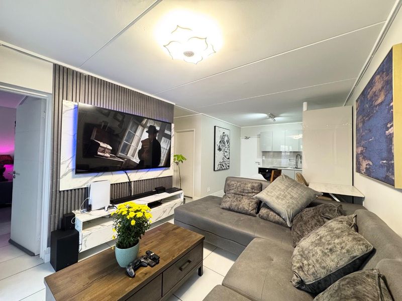 Ground Floor 2 Bedroom Apartment with Private Garden - Photo 2