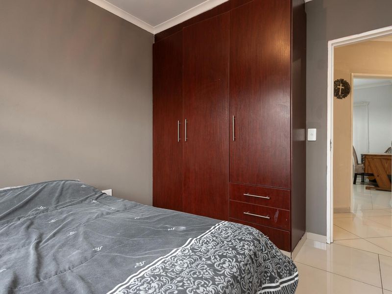 Modern Cluster in Raceview - Photo 10