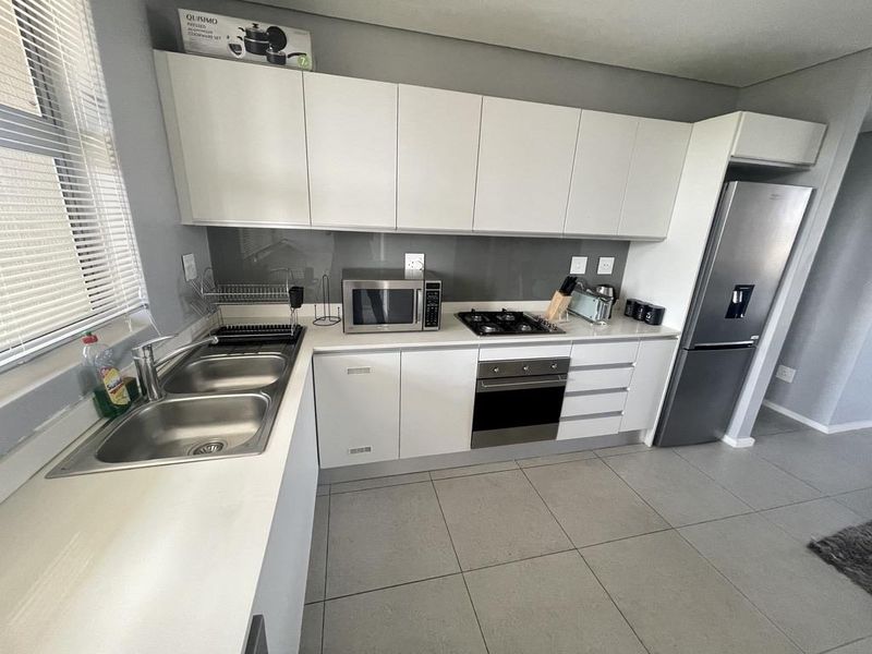 Hendra - Luxury 3 Bed, 3 Bath Apartment with Sea Views & Large Balcony - Photo 3