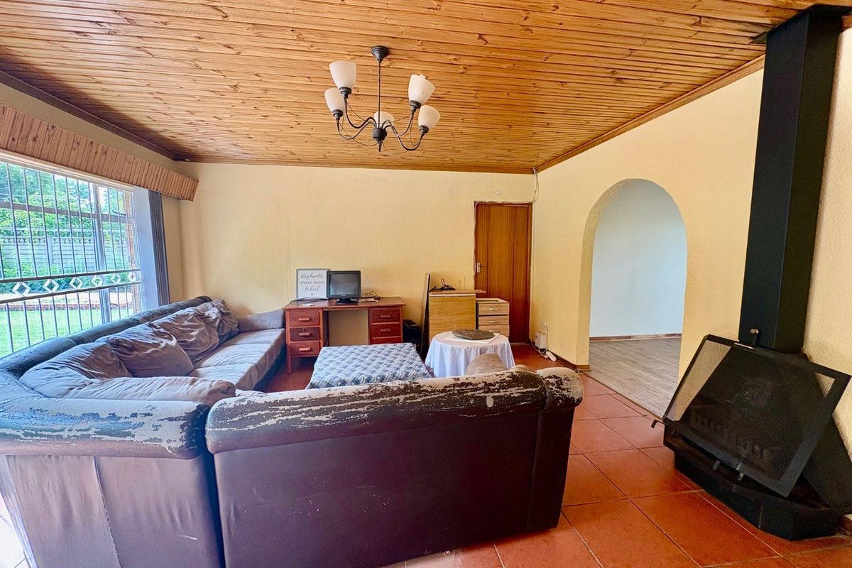 Well-located, well-kept family home with flat. - Photo 3