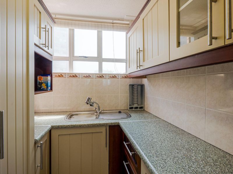 Beachfront with enclosed balcony - Photo 7