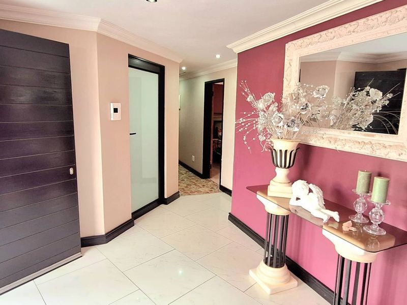 Discover Elegance - Unique 4-Bedroom Home Awaits You! - Photo 6