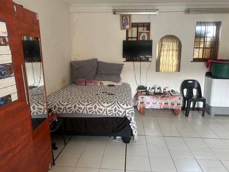 14 Bedroom house in Laudium - Photo 8