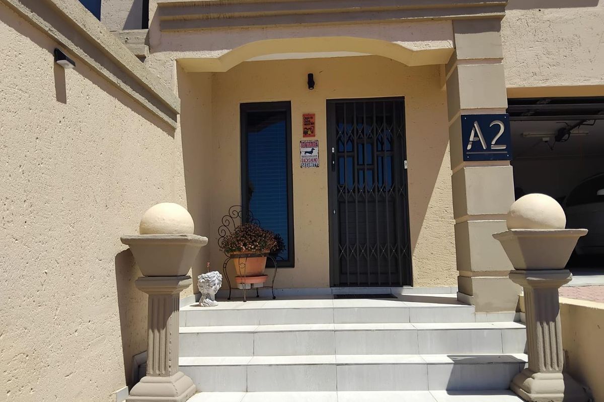 Charming Duet with Ocean Views in Island View, Mossel Bay - Photo 3