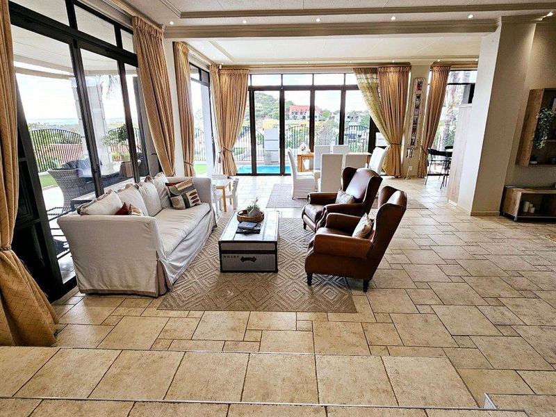 4 Bedroom House For Sale in Ludwigsdorf - Photo 7