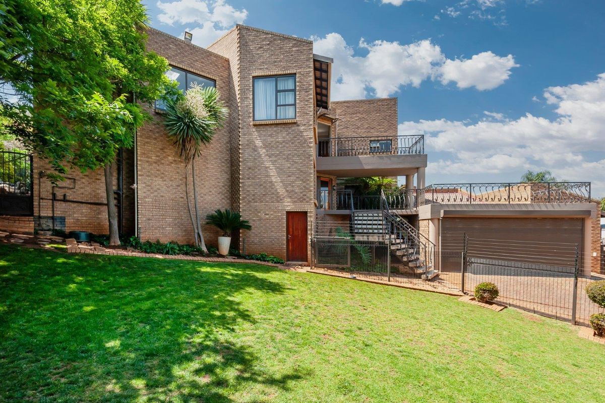 5 Bedroom House for Sale in Meyersdal - Photo 2