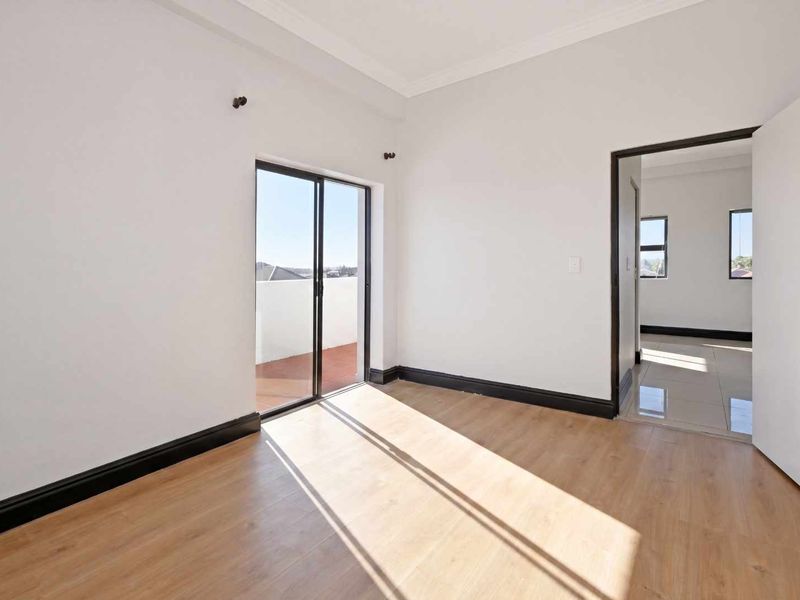 Where Comfort Meets Unforgettable Views - Photo 10