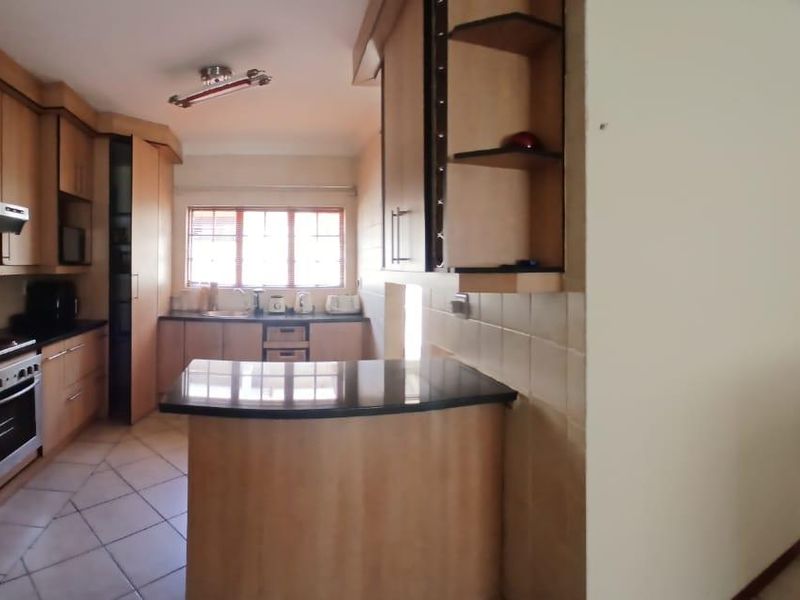 3 Bedroom House Sale in Heatherview, Pretoria - Photo 7