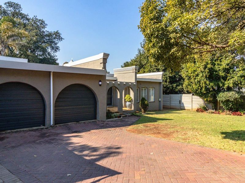 Beautiful 4 bedroom family home and cottage - Photo 3