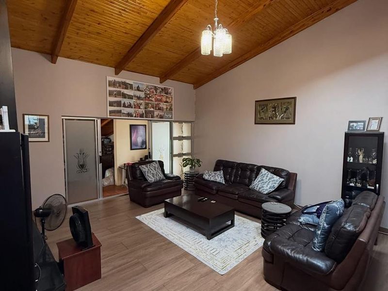 Olympia-For Sale- N$4 400 000 - Photo 6