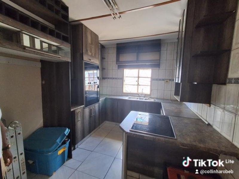 FOR SALE Spacious 4 Bedroom Home in Katutura. - Photo 6