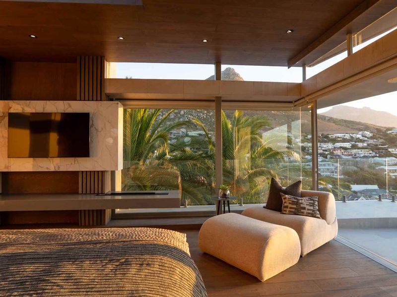 PINNACLE OF LUXURY LIVING - Photo 7