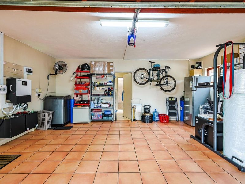 Ultimate Peace of Mind: Newly Painted, Move-In Ready House with Total Off-Grid Readiness - Photo 9