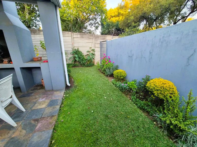 Charming Lock-Up-and-Go Garden Cottage in Rietondale - Photo 9
