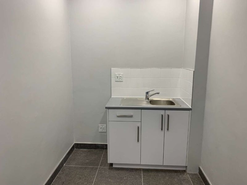 Modern Industrial Complex: Secure, Spacious, and Well-Equipped - Photo 5